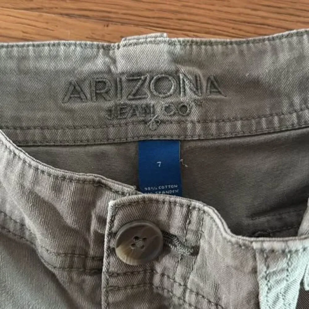 Arizona Jean Co Women's Cargo Shorts Size 7 – Olive Green Khaki Cotton Stretch